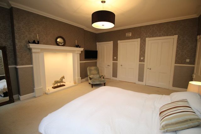  Image of 3 bedroom Flat to rent in Eglinton Crescent Edinburgh EH12 at West End Edinburgh Edinburgh, EH12 5DD