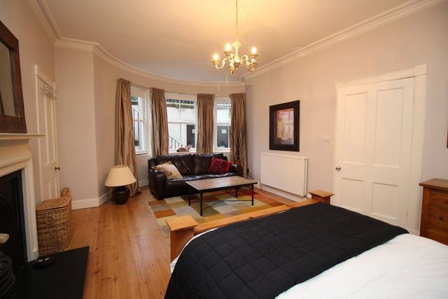  Image of 3 bedroom Flat to rent in Eglinton Crescent Edinburgh EH12 at West End Edinburgh Edinburgh, EH12 5DD