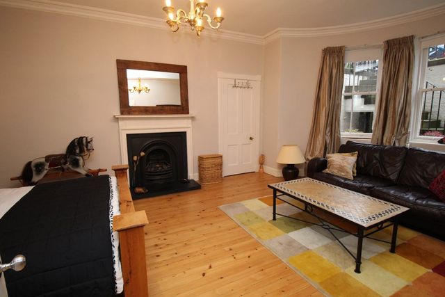  Image of 3 bedroom Flat to rent in Eglinton Crescent Edinburgh EH12 at West End Edinburgh Edinburgh, EH12 5DD