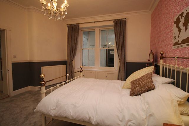  Image of 3 bedroom Flat to rent in Eglinton Crescent Edinburgh EH12 at West End Edinburgh Edinburgh, EH12 5DD