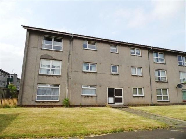  Image of 3 bedroom Flat to rent in Elizabethan Way Renfrew PA4 at Renfrew Renfrewshire Renfrewshire, PA4 0LY