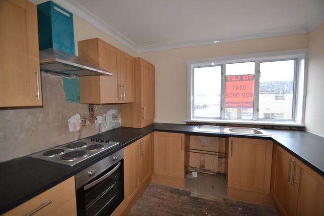  Image of 3 bedroom Flat to rent in Elizabethan Way Renfrew PA4 at Renfrew Renfrewshire Renfrewshire, PA4 0LY