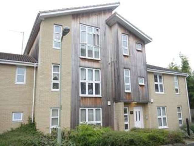  Image of 2 bedroom Flat to rent in Elkins Square Fair Oak Eastleigh SO50 at Elkins Square  Eastleigh, SO50 8HF