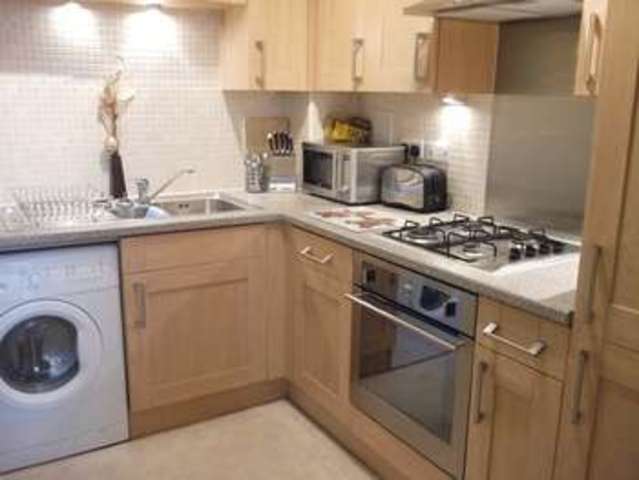  Image of 2 bedroom Flat to rent in Elkins Square Fair Oak Eastleigh SO50 at Elkins Square  Eastleigh, SO50 8HF