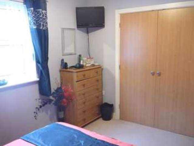  Image of 2 bedroom Flat to rent in Elkins Square Fair Oak Eastleigh SO50 at Elkins Square  Eastleigh, SO50 8HF