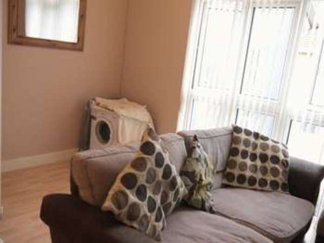 Image of 2 bedroom Flat to rent in Elkins Square Fair Oak Eastleigh SO50 at Elkins Square  Eastleigh, SO50 8HF