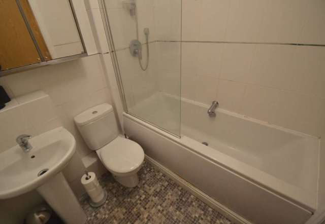  Image of 2 bedroom Apartment to rent in Ellesmere Green Eccles Manchester M30 at Ellesmere Green Monton Manchester, M30 9EZ