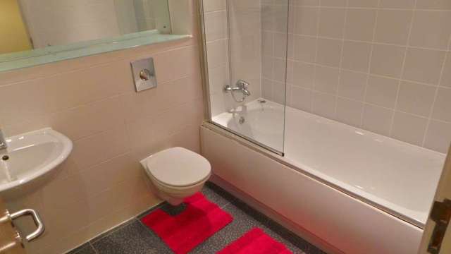  Image of 2 bedroom Apartment to rent in Ellesmere Street Manchester M15 at Ellesmere Street Castlefield Locks Manchester, M15 4QQ