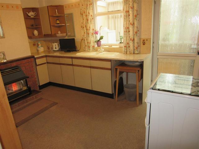  Image of 3 bedroom Detached house for sale in Ellis Avenue Hucknall Nottingham NG15 at Ellis Avenue Nottingham Nottingham, NG15 7RZ