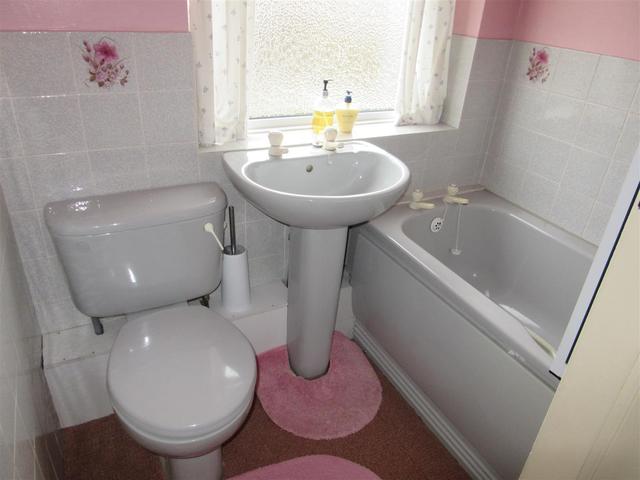  Image of 3 bedroom Detached house for sale in Ellis Avenue Hucknall Nottingham NG15 at Ellis Avenue Nottingham Nottingham, NG15 7RZ
