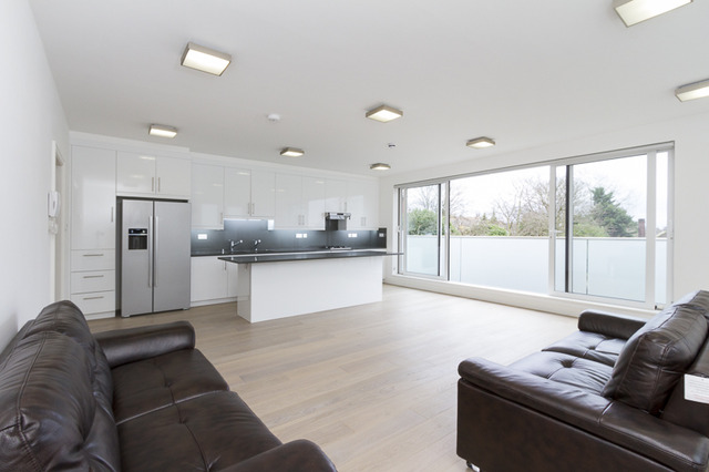  Image of 3 bedroom Flat to rent in Elm Avenue London W5 at Elm Avenue  London, W5 3XA