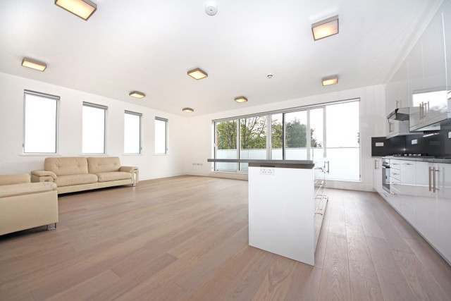  Image of 3 bedroom Flat to rent in Elm Avenue London W5 at Elm Avenue  London, W5 3XA