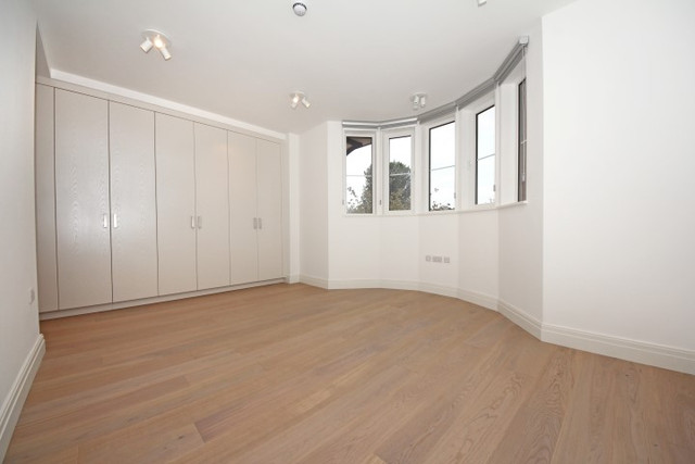  Image of 3 bedroom Flat to rent in Elm Avenue London W5 at Elm Avenue  London, W5 3XA