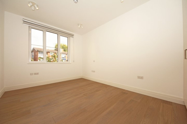  Image of 3 bedroom Flat to rent in Elm Avenue London W5 at Elm Avenue  London, W5 3XA