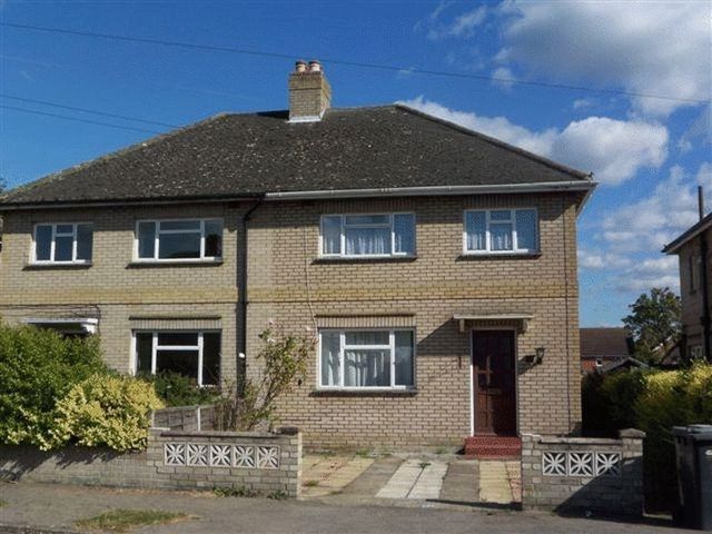  Image of 6 bedroom Terraced house to rent in Elmbank Avenue Englefield Green Egham TW20 at Elmbank Avenue  Englefield Green, TW20 0TQ