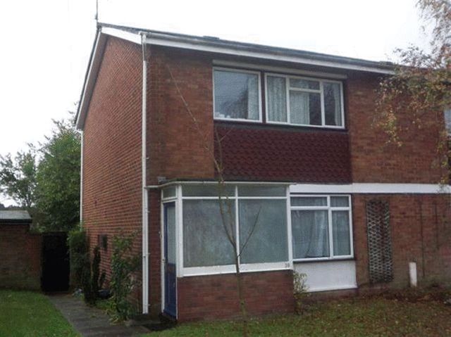  Image of 4 bedroom Terraced house to rent in Elmbank Avenue Englefield Green Egham TW20 at Elmbank Avenue Englefield Green Egham, TW20 0TQ
