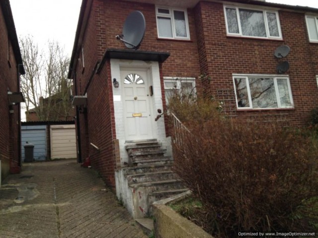  Image of 2 bedroom Maisonette to rent in Elms Lane Wembley HA0 at Elms Lane  Wembley, HA0 2NS