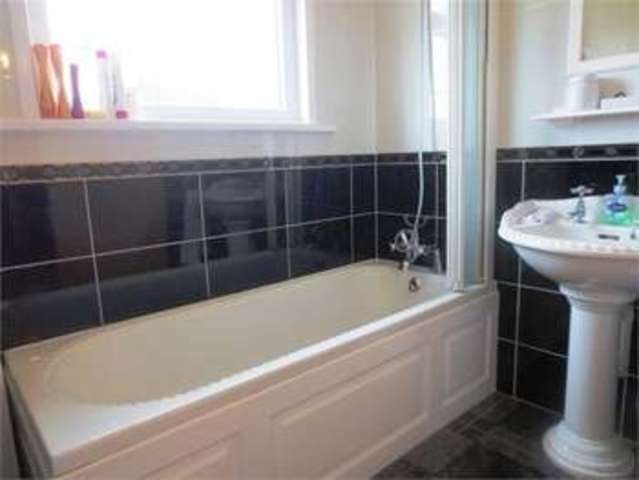  Image of 3 bedroom Semi-Detached house for sale in Elmsleigh Drive Leigh-on-Sea SS9 at Elmsleigh Drive Leigh on sea Leigh-on-Sea, SS9 3DS