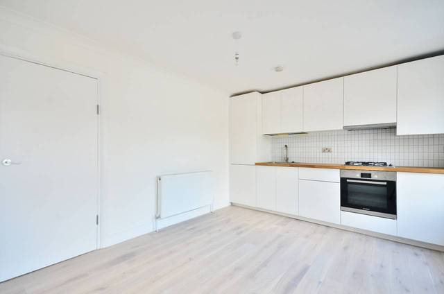  Image of 2 bedroom Flat for sale in Elswick Road London SE13 at Elswick Road  Lewisham, SE13 7SR