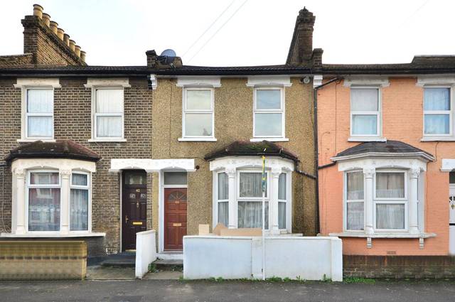  Image of 2 bedroom Flat for sale in Elswick Road London SE13 at Elswick Road  Lewisham, SE13 7SR