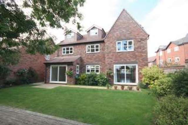  Image of 5 bedroom Detached house to rent in Emmerson Avenue Stratford-upon-Avon CV37 at Emmerson Avenue  Shottery, CV37 9DX