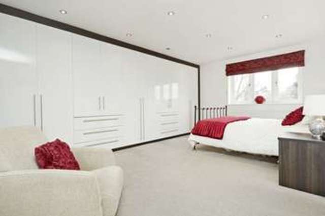  Image of 5 bedroom Detached house for sale in Beauforts Englefield Green Egham TW20 at Englefield Green, TW20 0DW