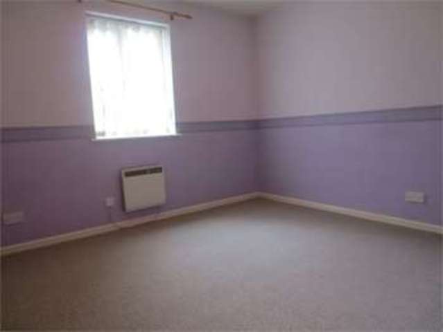  Image of 2 bedroom Apartment for sale in Ensign Close Leigh-on-Sea SS9 at Ensign Close Leigh on sea Leigh-on-Sea, SS9 1FG