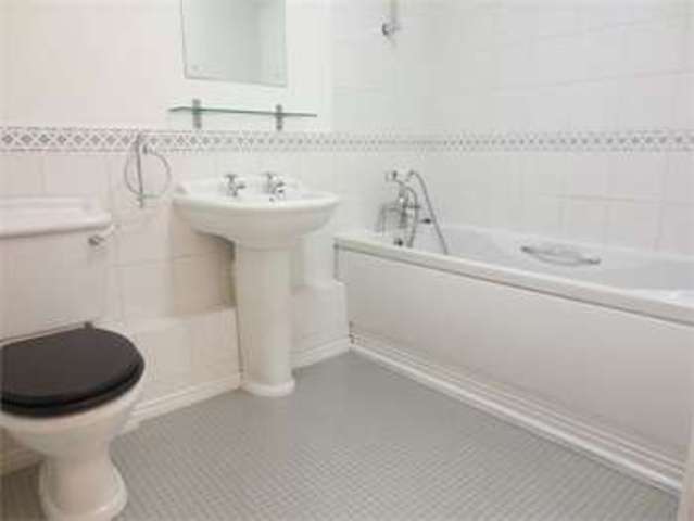  Image of 2 bedroom Apartment for sale in Ensign Close Leigh-on-Sea SS9 at Ensign Close Leigh on sea Leigh-on-Sea, SS9 1FG