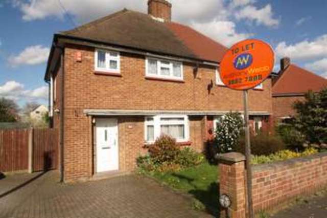  Image of 3 bedroom Property to rent in Ensign Drive London N13 at Ensign Drive London London, N13 5AN
