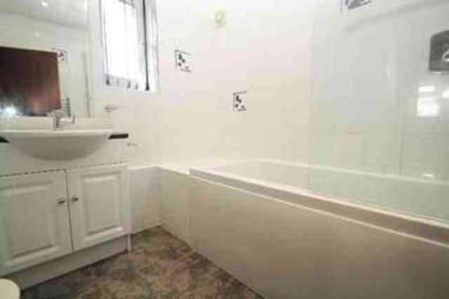  Image of 3 bedroom Property to rent in Ensign Drive London N13 at Ensign Drive London London, N13 5AN