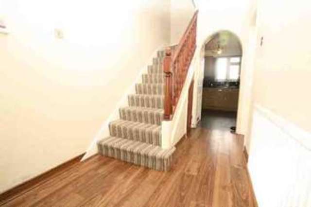 Image of 3 bedroom Property to rent in Ensign Drive London N13 at Ensign Drive London London, N13 5AN