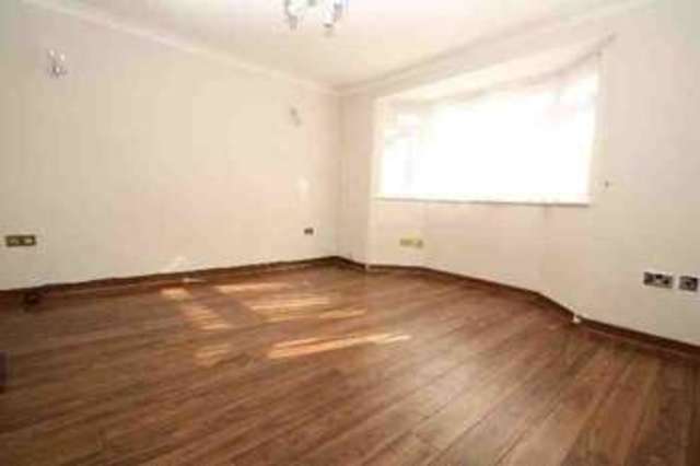  Image of 3 bedroom Property to rent in Ensign Drive London N13 at Ensign Drive London London, N13 5AN