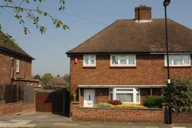  Image of 3 bedroom Property to rent in Ensign Drive London N13 at Ensign Drive London London, N13 5AN