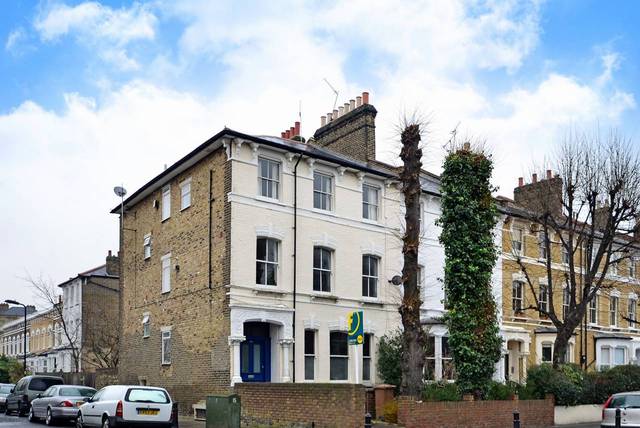  Image of 2 bedroom Flat for sale in Evering Road London N16 at Evering Road  Stoke Newington, N16 7BU