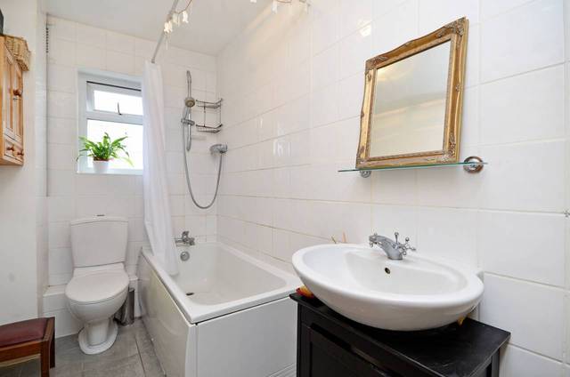  Image of 2 bedroom Flat for sale in Evering Road London N16 at Evering Road  Stoke Newington, N16 7BU