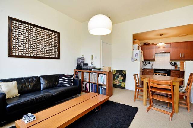  Image of 2 bedroom Flat for sale in Evering Road London N16 at Evering Road  Stoke Newington, N16 7BH