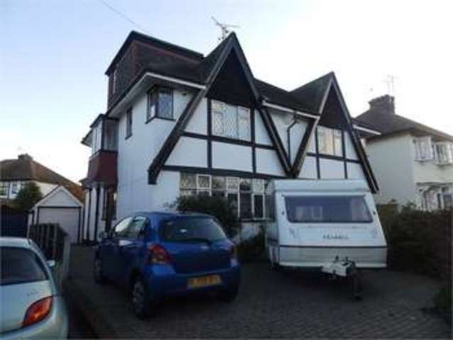  Image of 1 bedroom House Share to rent in Exford Avenue Westcliff-on-Sea SS0 at Exford avenue Westcliff on sea Prittlewell, SS0 0DZ