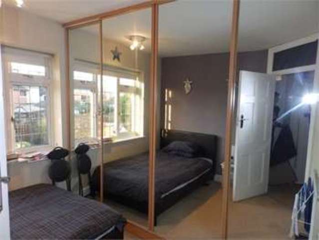  Image of 1 bedroom House Share to rent in Exford Avenue Westcliff-on-Sea SS0 at Exford avenue Westcliff on sea Prittlewell, SS0 0DZ