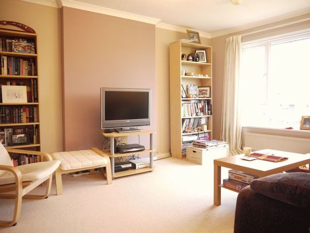  Image of 2 bedroom Flat to rent in Ormond Close Fair Oak Eastleigh SO50 at Ormond Close Fair Oak EASTLEIGH, SO50 8FG