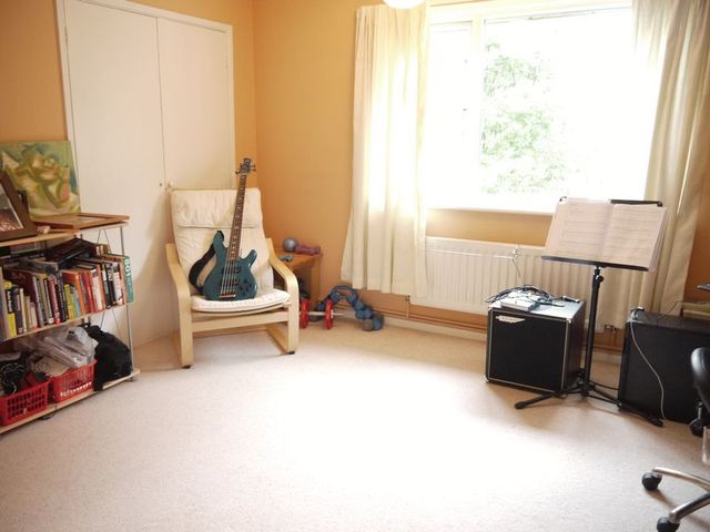 Image of 2 bedroom Flat to rent in Ormond Close Fair Oak Eastleigh SO50 at Ormond Close Fair Oak EASTLEIGH, SO50 8FG