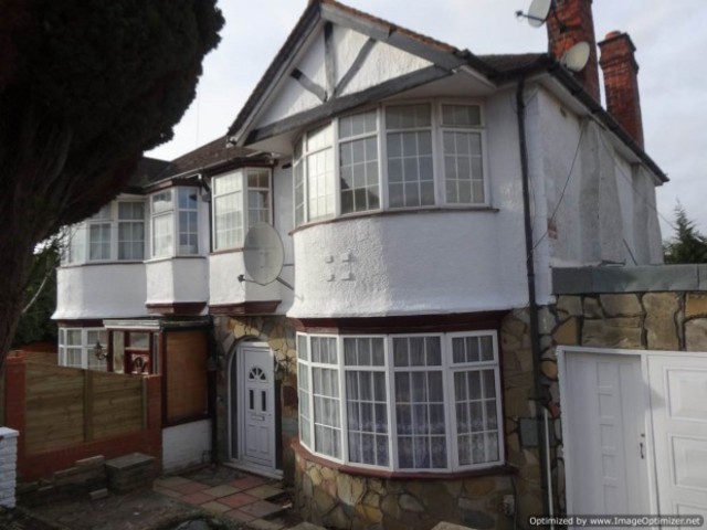  Image of 4 bedroom Semi-Detached house to rent in Fairfields Crescent London NW9 at Fairfields Crescent  London, NW9 0PS
