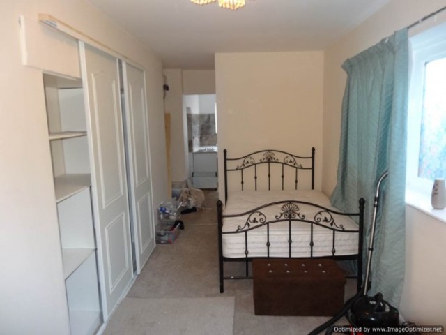  Image of Studio flat to rent in Fairfields Crescent London NW9 at Fairfields Crescent  London, NW9 0PS