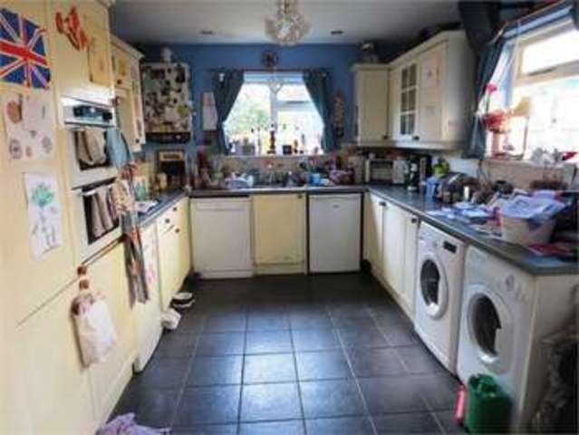  Image of 3 bedroom Semi-Detached house for sale in Fairleigh Drive Leigh-on-Sea SS9 at Fairleigh drive Leigh on sea Leigh-on-Sea, SS9 2HZ