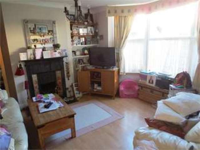  Image of 3 bedroom Semi-Detached house for sale in Fairleigh Drive Leigh-on-Sea SS9 at Fairleigh drive Leigh on sea Leigh-on-Sea, SS9 2HZ