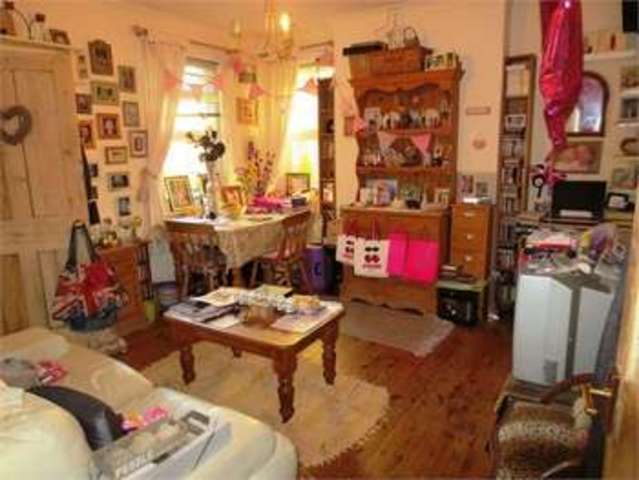  Image of 3 bedroom Semi-Detached house for sale in Fairleigh Drive Leigh-on-Sea SS9 at Fairleigh drive Leigh on sea Leigh-on-Sea, SS9 2HZ