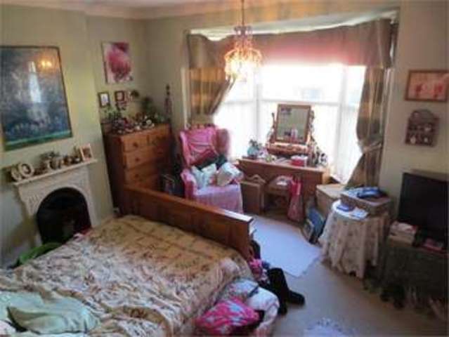  Image of 3 bedroom Semi-Detached house for sale in Fairleigh Drive Leigh-on-Sea SS9 at Fairleigh drive Leigh on sea Leigh-on-Sea, SS9 2HZ