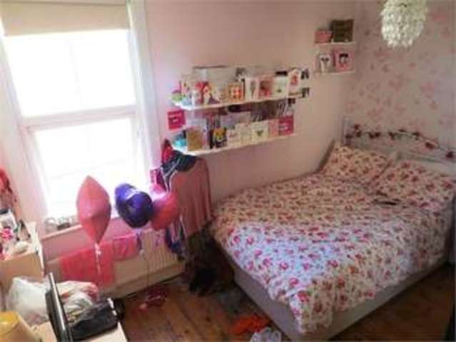  Image of 3 bedroom Semi-Detached house for sale in Fairleigh Drive Leigh-on-Sea SS9 at Fairleigh drive Leigh on sea Leigh-on-Sea, SS9 2HZ