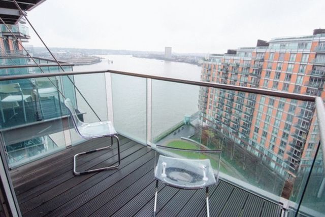  Image of 2 bedroom Property to rent in Fairmont Avenue London E14 at Fairmont Avenue  London, E14 9PW
