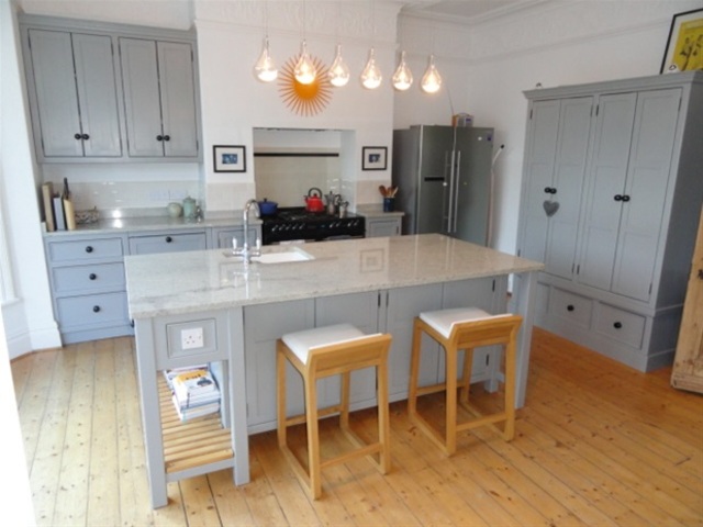  Image of 6 bedroom Semi-Detached house for sale in Farfield Road Shipley BD18 at Shipley, BD18 4QP