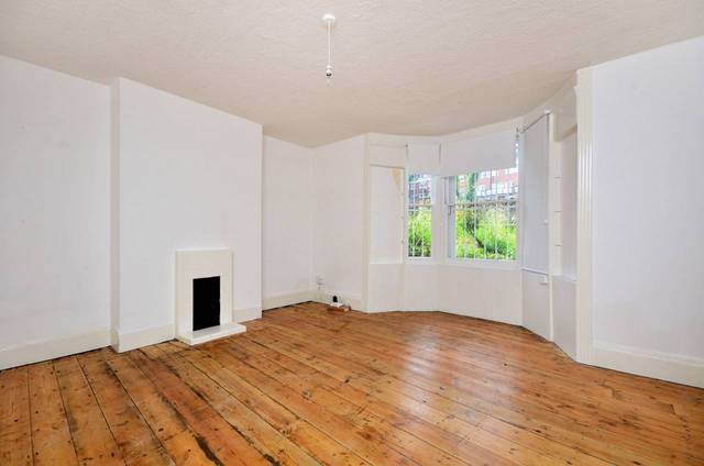  Image of 2 bedroom Flat for sale in Farleigh Road London N16 at Farleigh Road  Stoke Newington, N16 7TF
